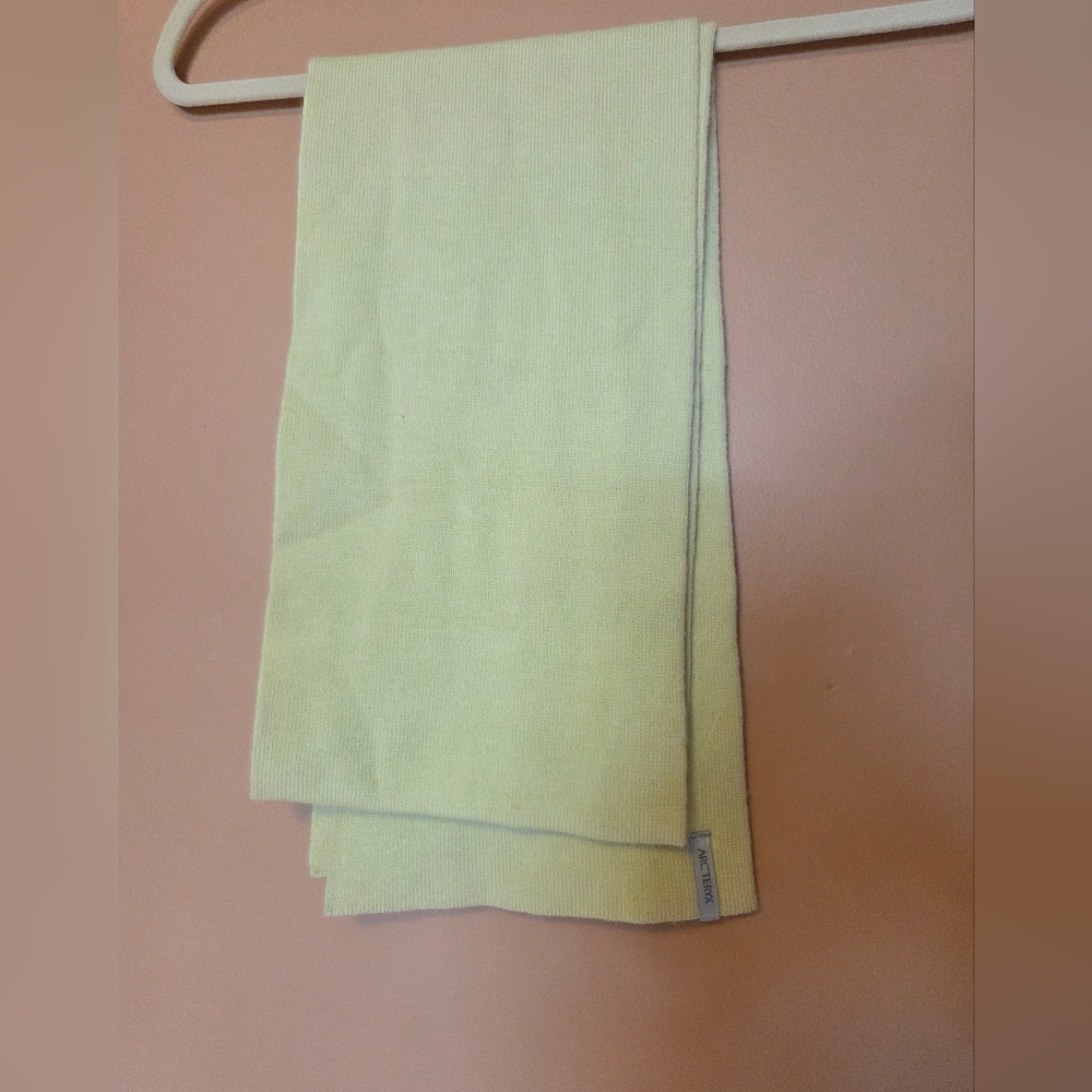 Arc'teryx light yellow scarf